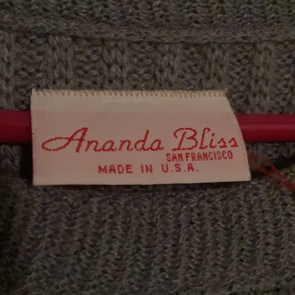 Vintage... Gray Knit Sweater - Picture 4 of 9